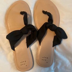 Slides with cloth tie